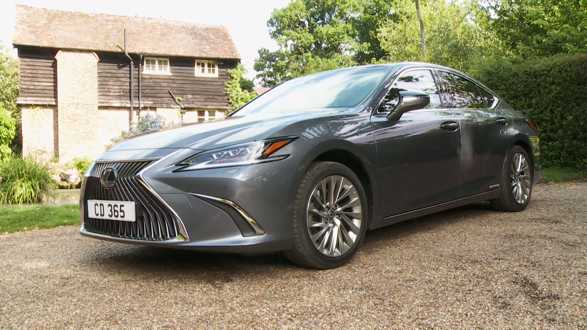 300h 2.5 4dr CVT Premium Edition